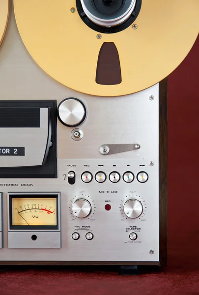 Analoge Stereo-Bandspule für Deck-Recorder — Stockfoto