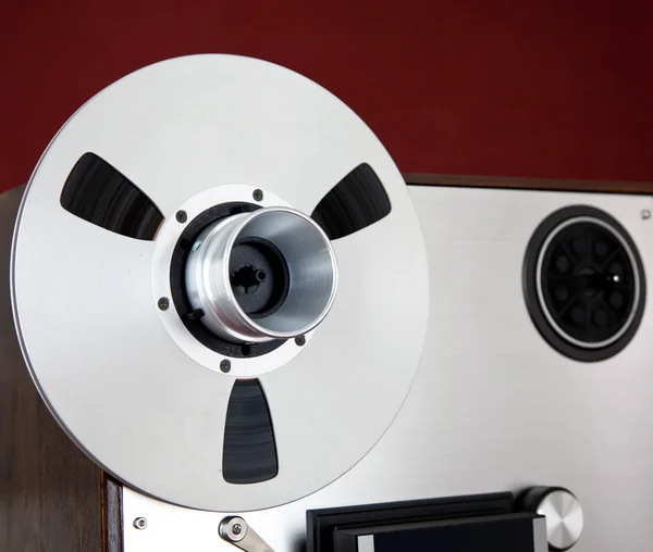 Stereoweergave (analoog) open reel tape deck recorder spool — Stockfoto