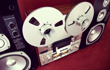 Analog stereo hoparlörler ile reel kaset çalar kaydedici vintage açın