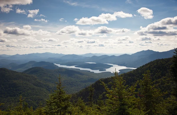 Adirondack montañas bosques y lagos paisaje — Foto de Stock