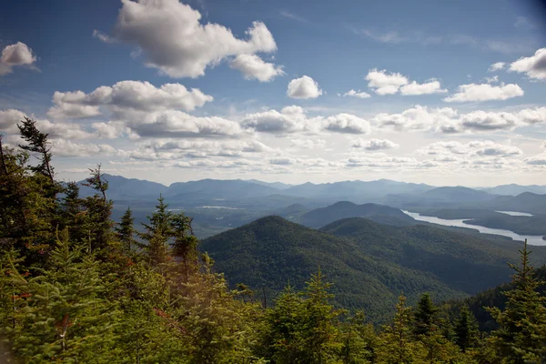 Adirondack mountains bossen en meren landschap — Stockfoto