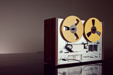Analog stereo reel kaset çalar kaydedici vintage closeup açın