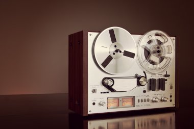 Analog stereo reel kaset çalar kaydedici vintage closeup açın