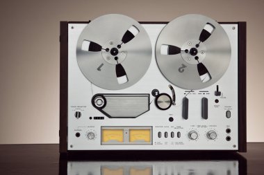 Analog stereo reel kaset çalar kaydedici vintage closeup açın