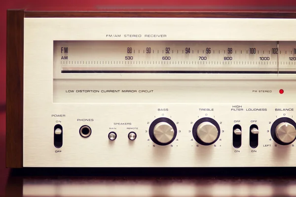 老式的立体声收音机接收器 — 图库照片