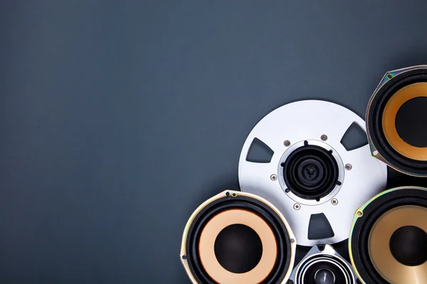 Audio ljud högtalare och öppen rulle objekt insamling — Stockfoto