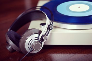 Analog stereo pikap vinil plak çalar 