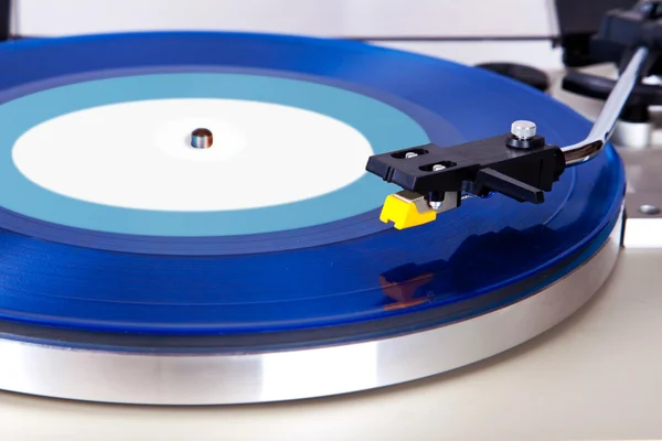 Аналоговий стерео поворотний стіл вінілового синього рекорду головної оболонки — стокове фото