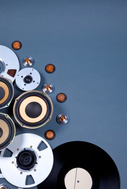 Radyo sinyalleriyle iletilen sağlam medya nesneleri koleksiyonu kümesi