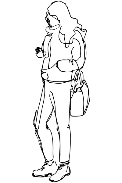 Векторний ескіз дівчини з сумкою, що дивиться на телефон — стоковий вектор