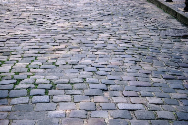 Estrada velha pavimentada com pedras de granito — Fotografia de Stock