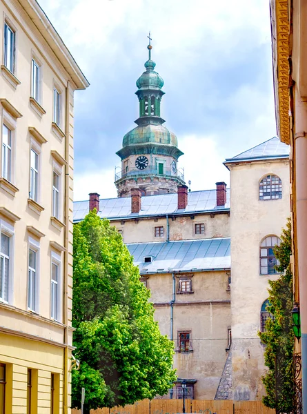 Vieille mairie avec horloge et cloche — Photo