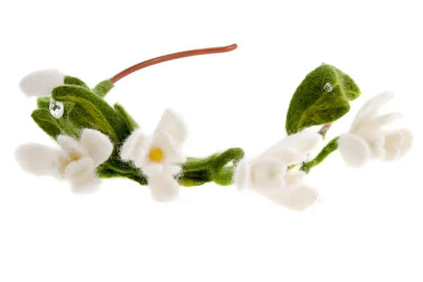 白色雪花莲在铁环上的花环 — 图库照片