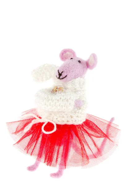 Speelgoed muis in roze sjaal en een rode rok — Stockfoto