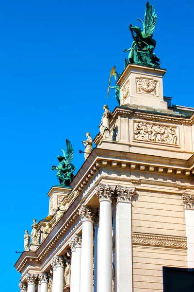 Lviv Opera theater bygga sidan — Stockfoto