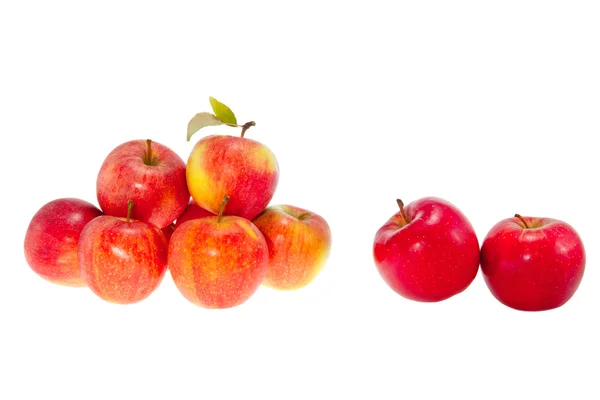 Dojrzałe czerwone jabłka na białym tle — Zdjęcie stockowe