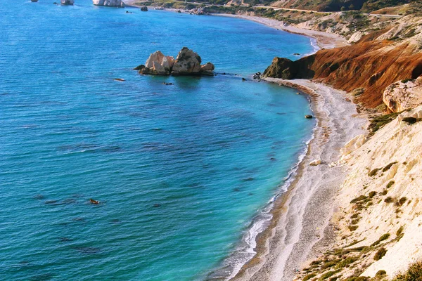 Petra Tou Romiou beach with Aphrodite 's rock, Cyprus — стоковое фото