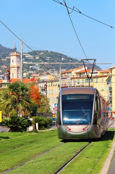 Nowoczesny tramwaj w Nicei, Francja — Zdjęcie stockowe