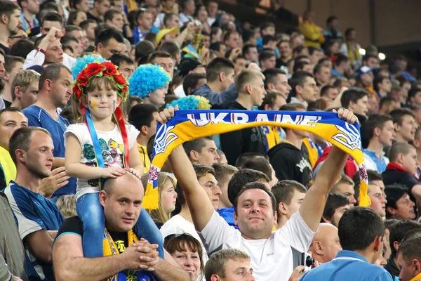 Anhänger der ukrainischen Fußballmannschaft — Stockfoto