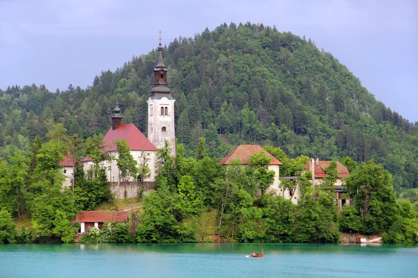 Předpoklad Mary poutní kostel na jezeře Bled — Stock fotografie