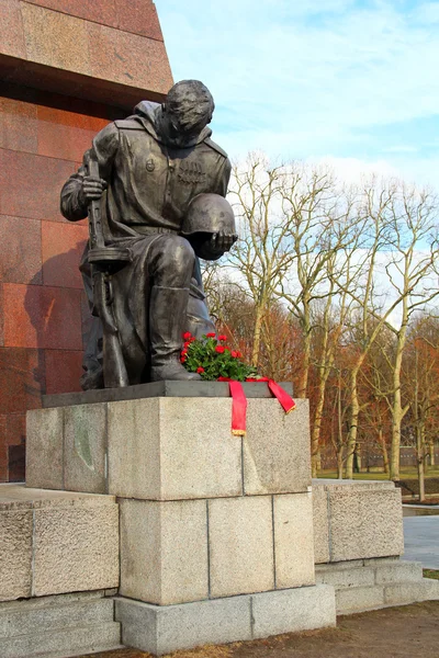 Monumento a la Guerra Soviética en Treptower park, Berlín — Foto de Stock