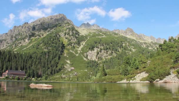 Poprad Gölü yüksek Tatras dağlarda — Stok video