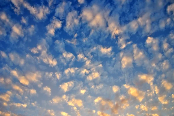 Облачный фон неба — стоковое фото