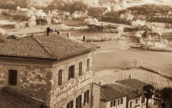 Itálie. Toskánsko. Montepulciano. V sépie tónovaný. Retro styl — Stock fotografie