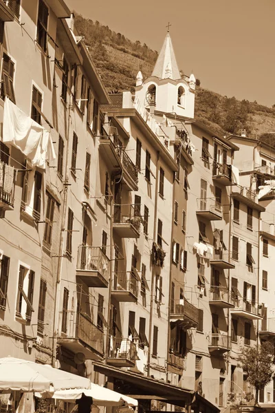 İtalya. Cinque Terre. Riomaggiore köyü. Sepya içinde tonda. Retro — Stok fotoğraf