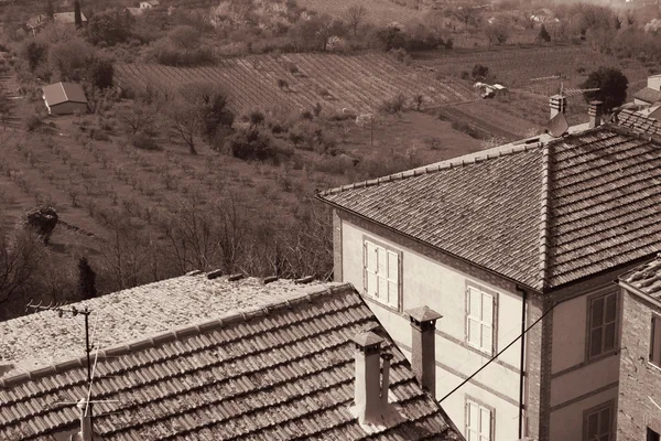 Taly. Oblast Toskánsko. Město Montepulciano. V sépie tónovaný. Retro — Stock fotografie