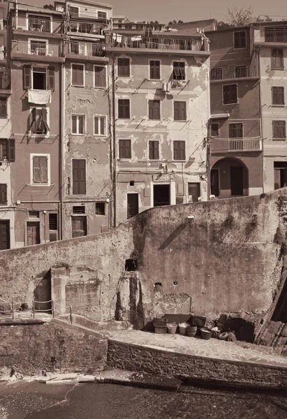 De Italia. Cinque Terre. Aldea Riomaggiore. En Sepia tonificado. Retro Imagen De Stock