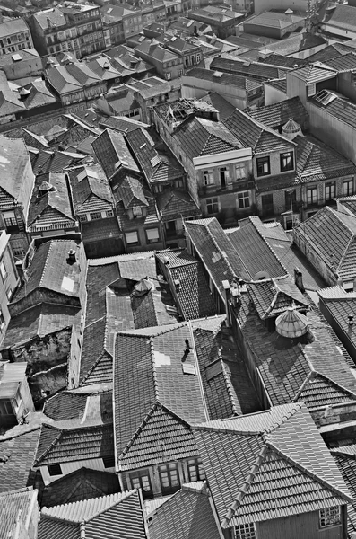 Portugalsko. Porto. Letecký pohled na město. V černé a bílé — Stock fotografie