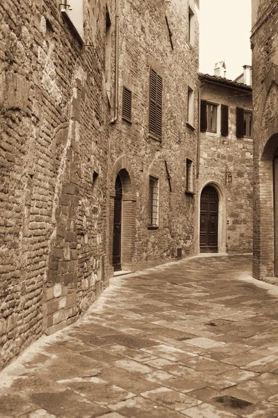 Italien. Toskana. Montepulciano Stadt. in Sepia getönt. retro — Stockfoto