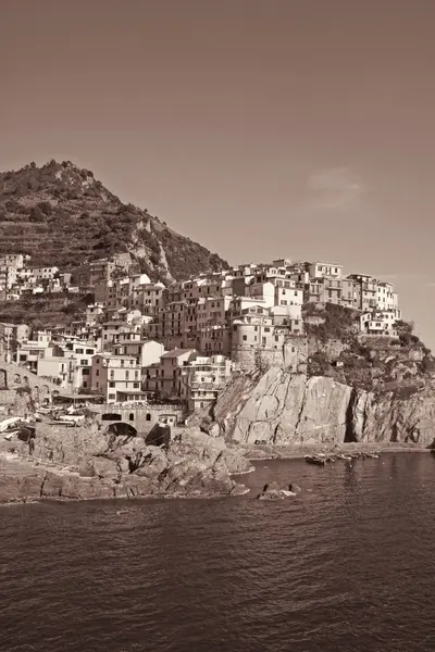 Włochy. Cinque Terre. Miejscowości Manarola. W tonacji sepii. Retro chlew — Zdjęcie stockowe