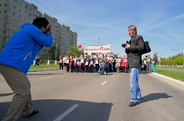 Novocheboksarsk，俄罗斯-2016 年 5 月 9 日 ︰ 庆祝的胜利大街 — 图库照片