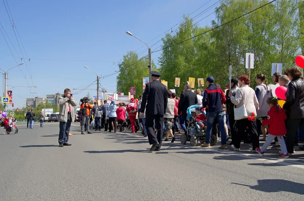 Novocheboksarsk，俄罗斯-2016 年 5 月 9 日 ︰ 庆祝的胜利大街 — 图库照片