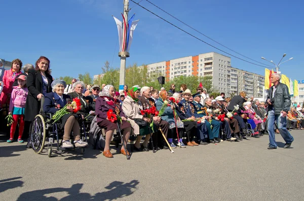 Novocheboksarsk，俄罗斯-2016 年 5 月 9 日 ︰ 庆祝的胜利大街 — 图库照片