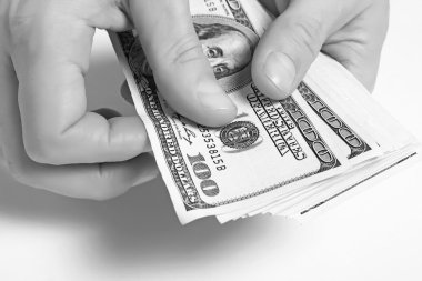 Bize dolar elinde nakit.