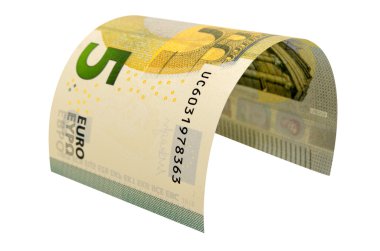 Beyaz arka plan üzerinde izole beş Euro banknot.
