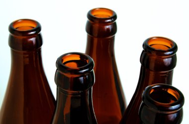 Cam şişeler endüstriyel kullanım için.