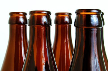 Cam şişeler endüstriyel kullanım için.