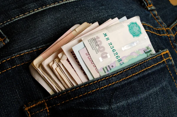 Rublos em seu bolso jeans . — Fotografia de Stock