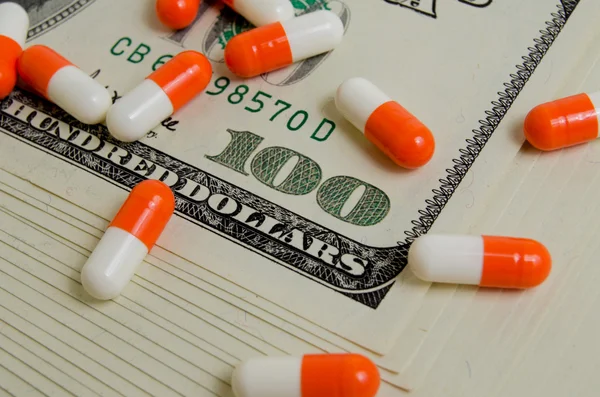 Höga kostnader för läkemedel och spekulation. — Stockfoto