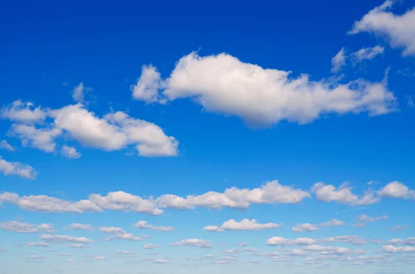 Blå himmel med moln. — Stockfoto