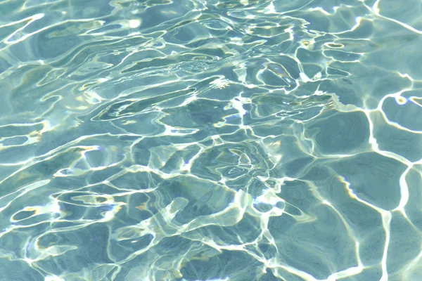 Zoet water in het zwembad — Stockfoto