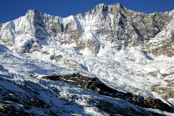 Jęzor lodowca gigantyczny lodowiec Fee (opłata Gletscher) w Saas Fee — Zdjęcie stockowe