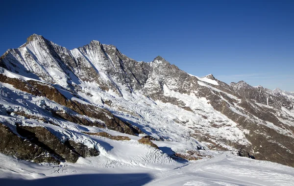 Montagna di Taschhorn all'altezza di 4491 metri — Foto Stock