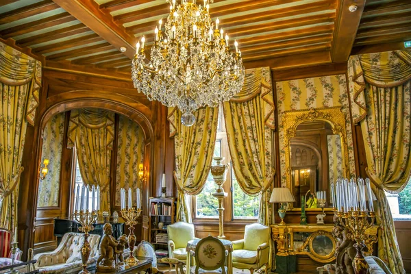 France Bordeaux May 2019 Luxurious Golden Baroque Interior Chateau Mirambeau — Stock Photo, Image