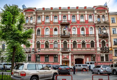 RUSSIA, SAINT PETERSBURG, HAZİRAN, 2016 - St. Petersburg, Rusya 'da bir büyükelçinin arabasıyla Amerikan Büyükelçiliği binası