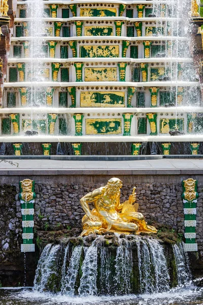 Rússia Petersburg Peterhof Julho 2016 Grand Cascade Fountains Peterhof Palace — Fotografia de Stock